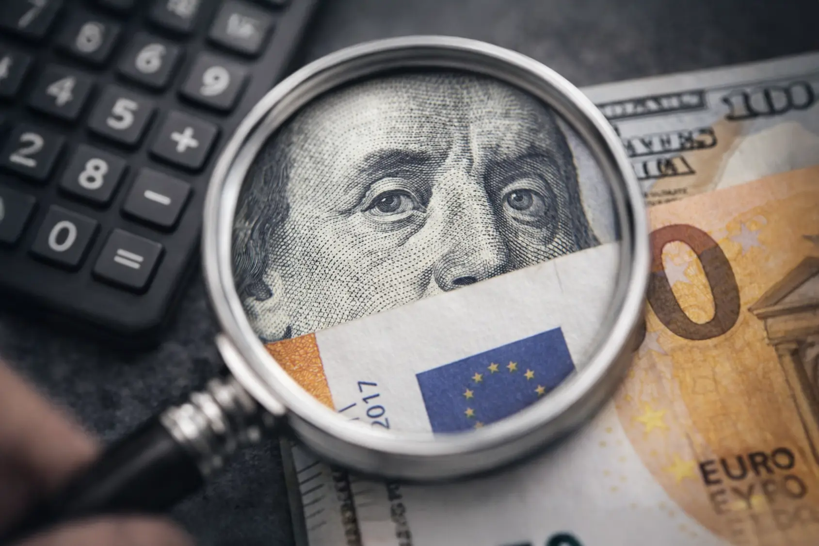 Euro vs Dólar: cómo afecta la divisa a tu cartera